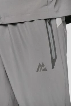 Lumos Woven Pant - Cement Grey -Montirex Lumospant CementGrey Close 1
